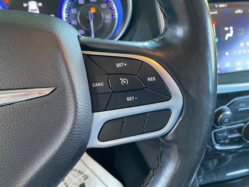 Used 2019 Chrysler 300 Limited AWD/4WD image 63