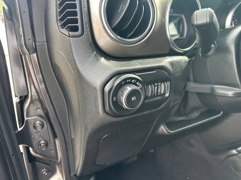 Used 2021 Jeep Wrangler Unlimited Sahara AWD/4WD image 11