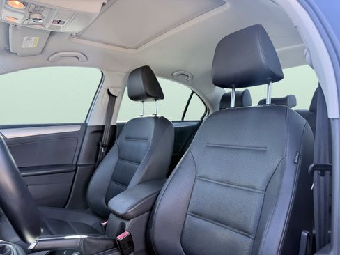 Used 2017 Volkswagen Jetta SE image 28