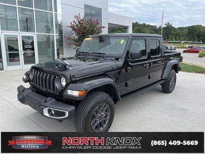 New 2025 Jeep Gladiator Sport