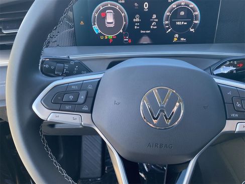 New 2026 Volkswagen Tiguan SE image 19