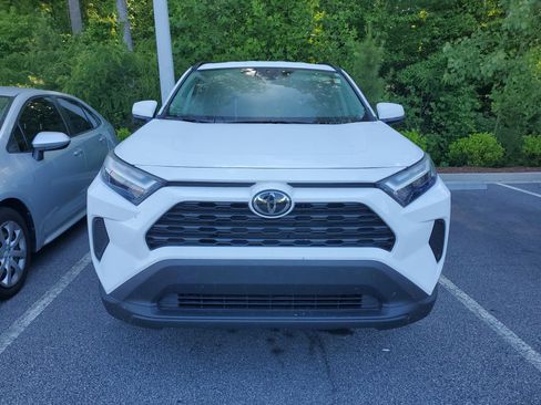 Used 2025 Toyota RAV4 XLE AWD/4WD image 2