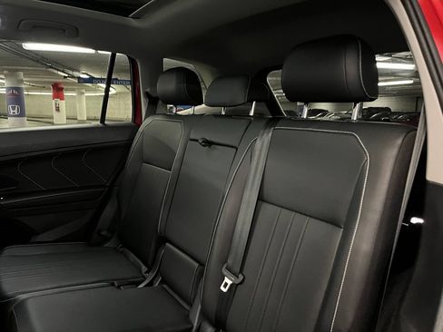 Certified 2024 Volkswagen Tiguan SE w/ Panoramic Sunroof Package AWD/4WD image 22
