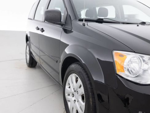 Used 2016 Dodge Grand Caravan American Value Package FWD image 11