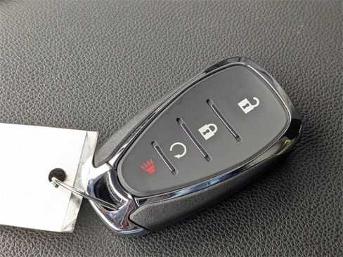 Used 2025 Chevrolet Trax ACTIV w/ Sunroof Package image 8