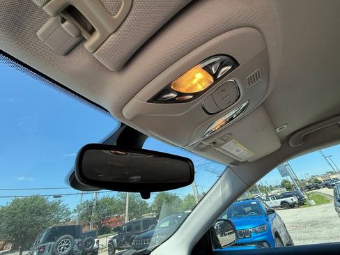 Used 2019 Jeep Compass Latitude AWD/4WD image 23