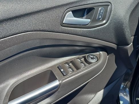 Used 2017 Ford Escape SE AWD/4WD image 9