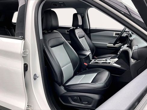 Used 2023 Ford Explorer XLT w/ Equipment Group 202A image 7