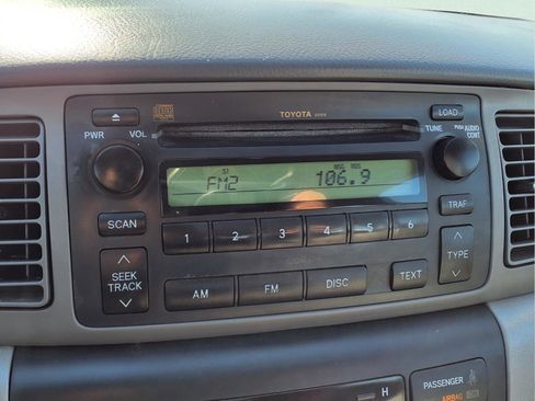 Used 2005 Toyota Corolla LE image 16