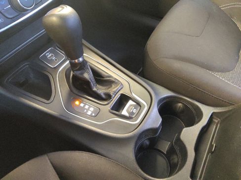 Used 2019 Jeep Cherokee Latitude w/ Popular Appearance Group FWD image 26