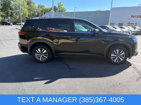 Used 2025 Nissan Pathfinder SL AWD/4WD image 2
