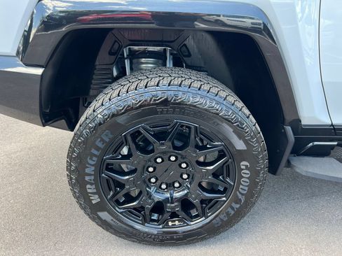 Used 2025 GMC Hummer EV 2X AWD/4WD image 15