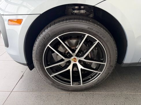 Certified 2026 Porsche Macan AWD/4WD image 10