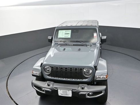 New 2025 Jeep Gladiator Sport image 10