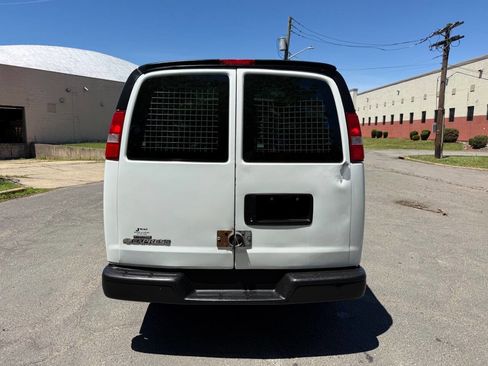 Used 2016 Chevrolet Express 2500 RWD image 4