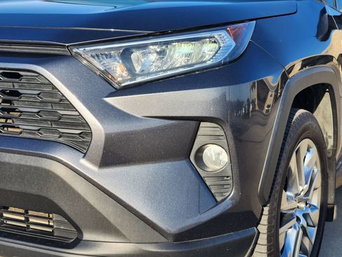 Used 2021 Toyota RAV4 XLE Premium image 10