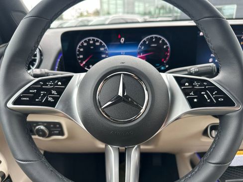 New 2025 Mercedes-Benz GLB 250 4MATIC image 24
