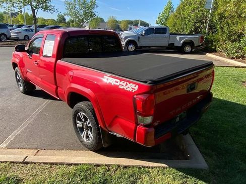 Used 2016 Toyota Tacoma TRD Sport w/ Towing Package image 31