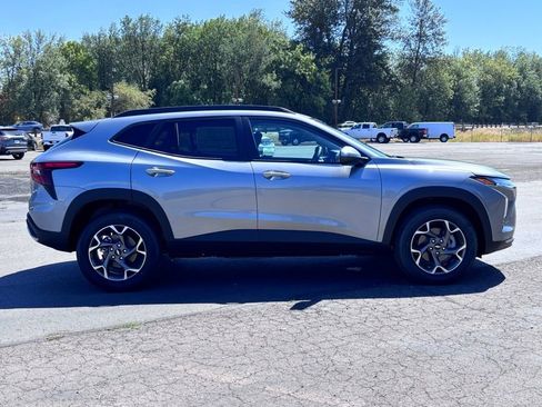 New 2025 Chevrolet Trax LT w/ Driver Confidence Package image 17