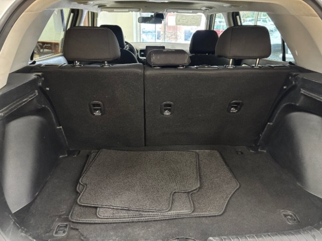 Used 2024 Hyundai Venue SEL FWD image 18