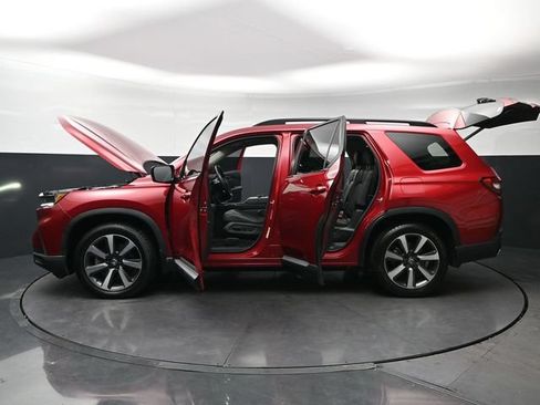 Used 2025 Honda Pilot Touring image 34