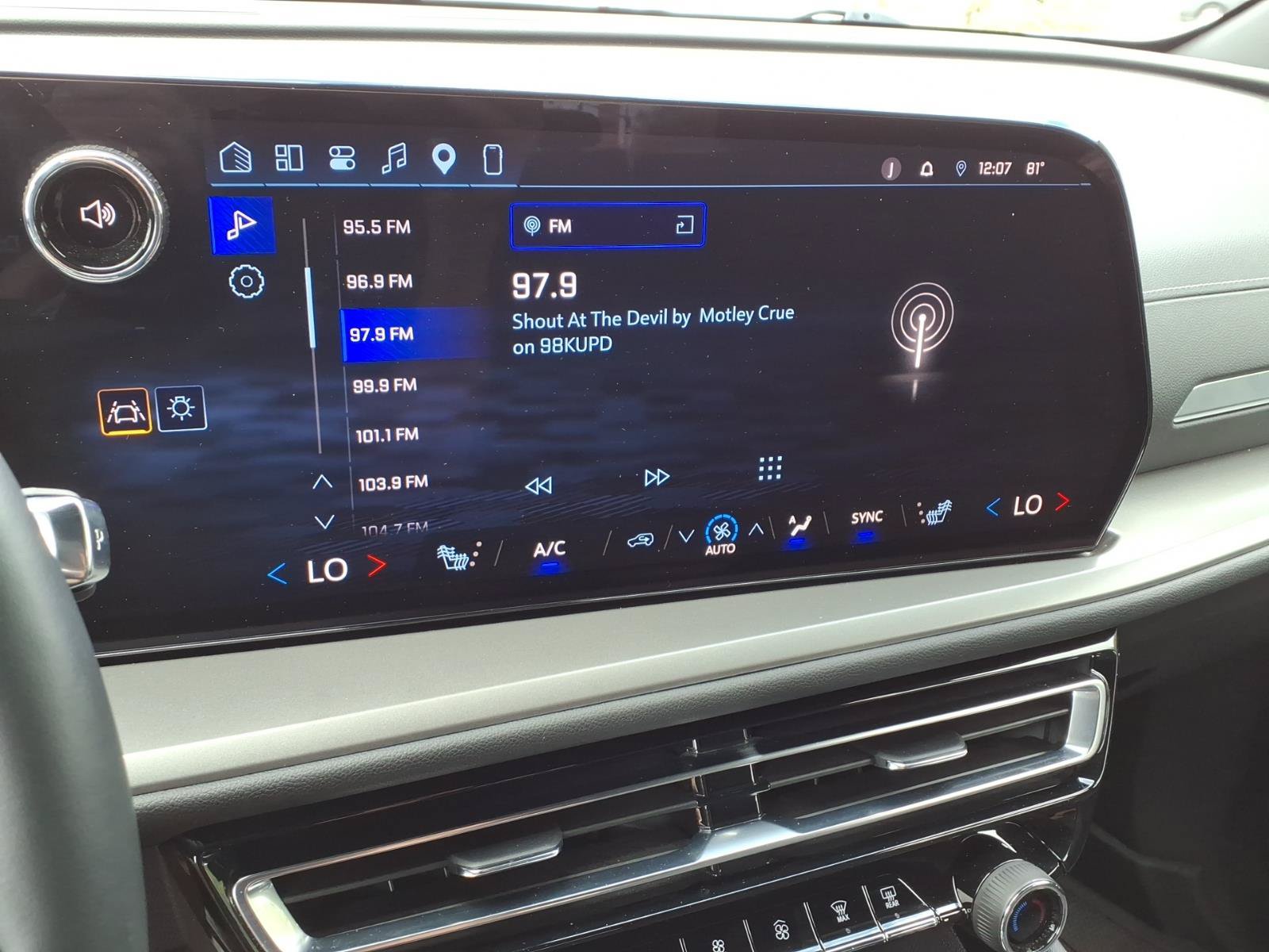 Used 2024 Chevrolet Traverse LS w/ LPO, Floor Liner Package FWD image 23