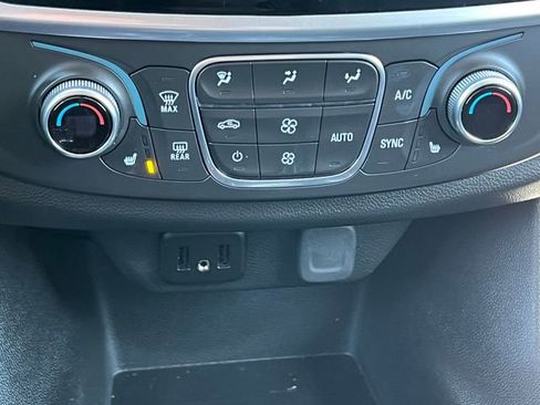 Used 2019 Chevrolet Traverse LT AWD/4WD image 7
