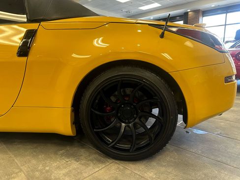 Used 2005 Nissan 350Z Touring image 8