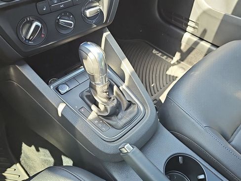 Used 2018 Volkswagen Jetta SE FWD image 11