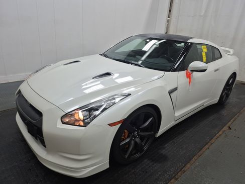Used 2010 Nissan GT-R Premium AWD/4WD image 1