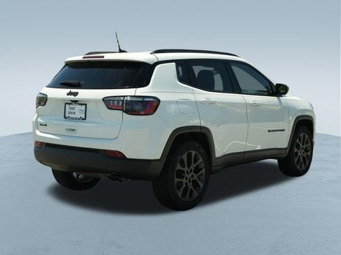 Used 2021 Jeep Compass Latitude AWD/4WD image 9