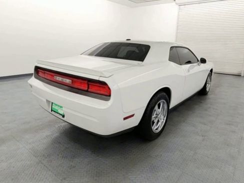 Used 2010 Dodge Challenger SE image 8