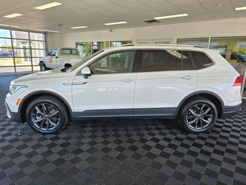 Used 2023 Volkswagen Tiguan SE w/ Panoramic Sunroof Package AWD/4WD image 6