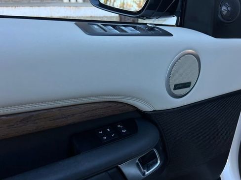 Used 2017 Land Rover Discovery HSE image 11