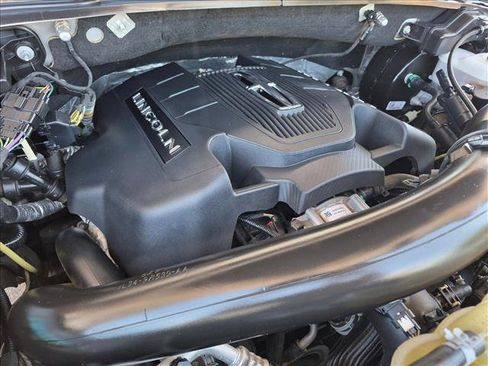 Used 2019 Lincoln Navigator Select AWD/4WD image 23