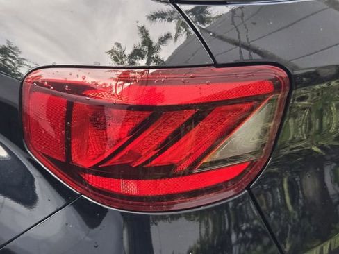 Used 2023 Hyundai Venue SEL FWD image 8
