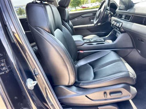 Used 2025 Honda Pilot Touring image 12