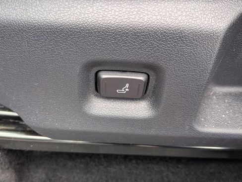Used 2025 Toyota Tacoma SR5 AWD/4WD image 16