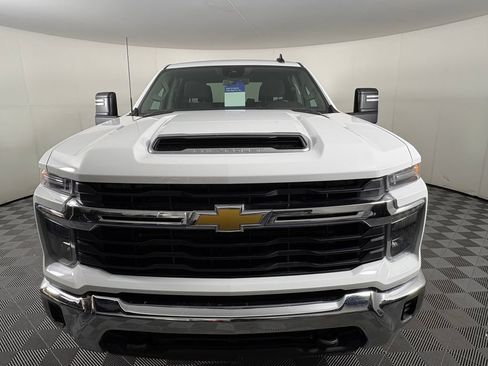 Used 2024 Chevrolet Silverado 3500 LT AWD/4WD image 8