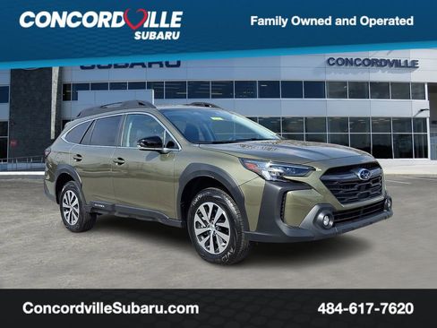 Certified 2025 Subaru Outback Premium AWD/4WD image 1