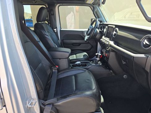 Used 2022 Jeep Wrangler Unlimited Sahara AWD/4WD image 5