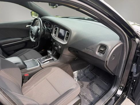 Used 2019 Dodge Charger SXT AWD/4WD image 2