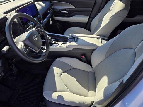 New 2026 Toyota Grand Highlander LE image 9