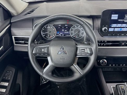 Used 2024 Mitsubishi Outlander SE image 27