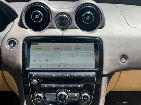 Used 2018 Jaguar XJ L Portfolio RWD image 10