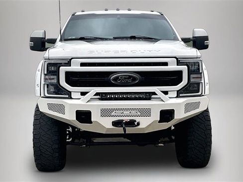 Used 2022 Ford F250 Lariat w/ Black Appearance Package image 3