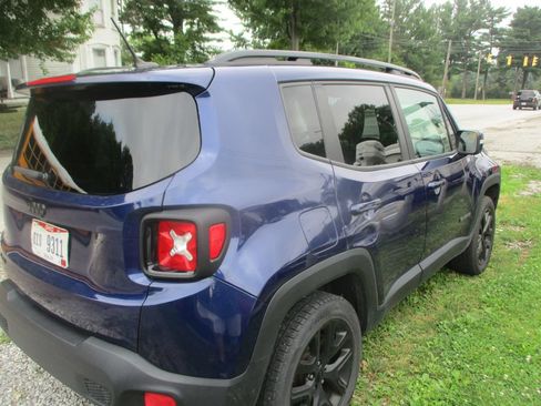 Used 2017 Jeep Renegade Altitude AWD/4WD image 5
