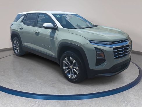 Used 2026 Chevrolet Equinox LT w/ Convenience Package II FWD image 3