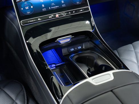 Certified 2023 Mercedes-Benz S 500 4MATIC w/ 3D Technology Package image 19