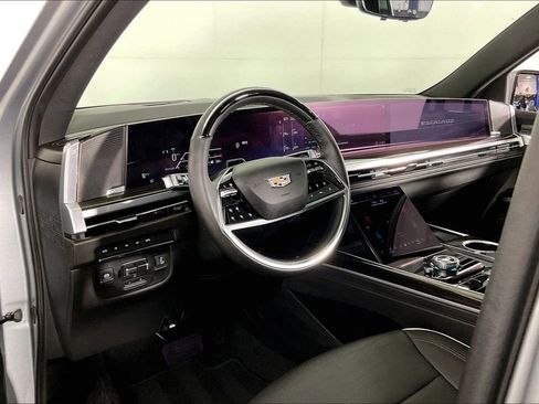 Used 2025 Cadillac Escalade Premium Luxury image 18